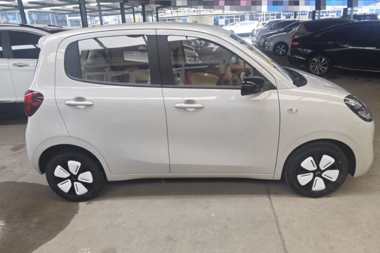 五菱汽车 宏光MINIEV 2025款 四门版 进阶款车身外观4