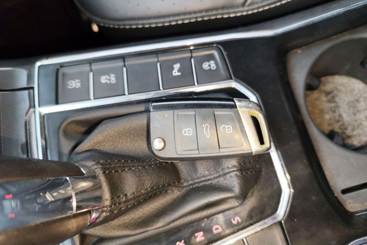 大众 帕萨特 2017款 330TSI DSG御尊版中控内饰11