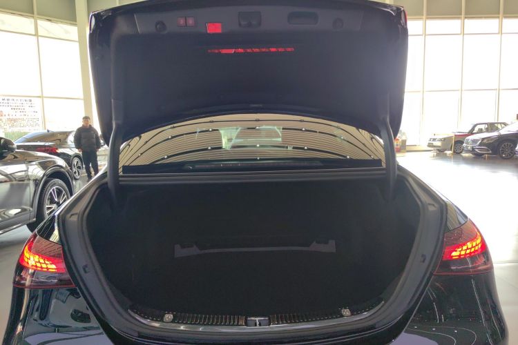 奔驰E级 2021款 E 300 L 运动时尚型机舱底盘23