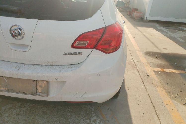 别克 英朗 2014款 XT 1.6L 自动时尚版车身外观9