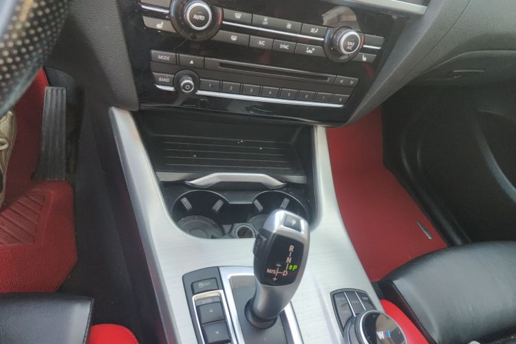 宝马X4 2016款 xDrive20i M运动型中控内饰18