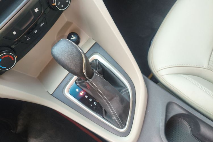 别克 英朗 2017款 15N 自动精英型中控内饰18