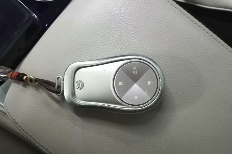 蔚来ES8 2018款 355KM 基准版 七座版中控内饰11