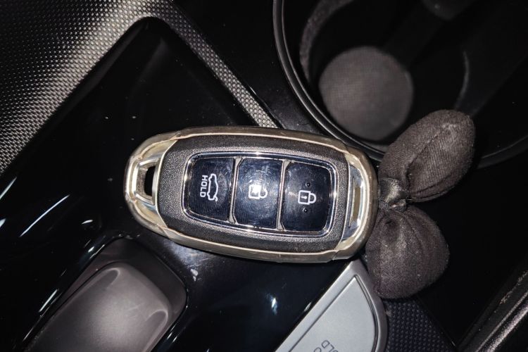 现代 伊兰特 2023款 1.5L CVT GLX精英版中控内饰7001