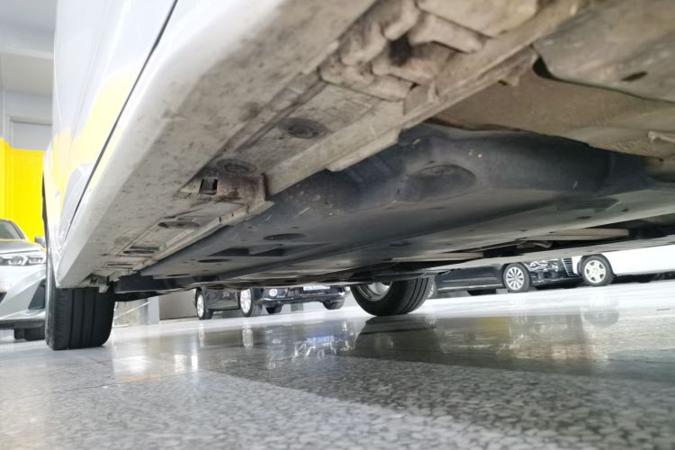 丰田 雷凌 2022款 双擎 1.8H E-CVT豪华版局部细节9001