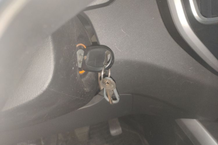 金杯海狮王 2021款 2.0L城运王系列捷运型标准顶6座1TZS中控内饰11