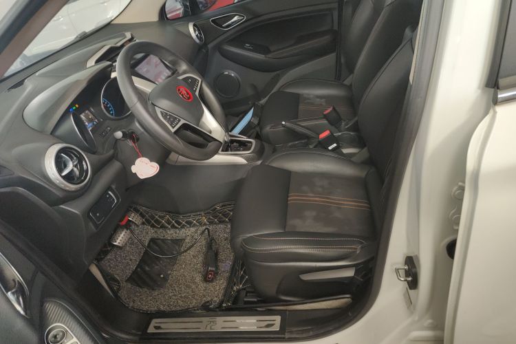 比亚迪 元 2017款 1.5L 自动酷炫互联型中控内饰19