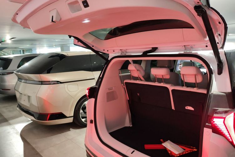 别克GL8新能源 2024款 陆尊 智享版 7座机舱底盘23