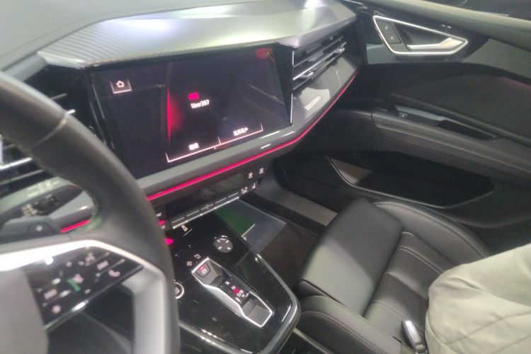 奥迪Q4 e-tron 2024款 40 e-tron 创境版中控内饰16