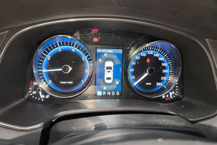 红旗H7 2015款 2.0T 豪华型中控内饰14