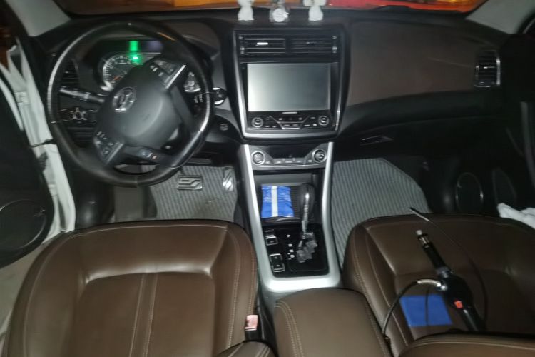 陆风X5 2016款 Plus 1.5T CVT创领版中控内饰7002