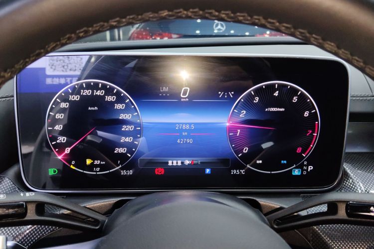 奔驰C级 2023款 改款 C 260 L 皓夜运动版中控内饰14