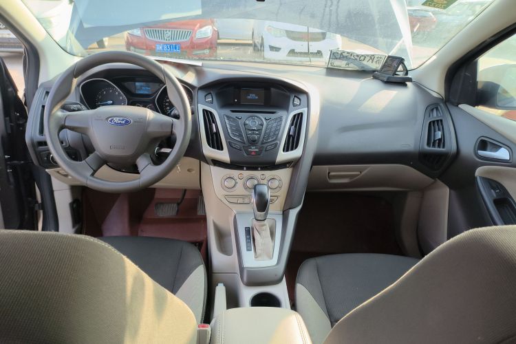 福特 福克斯 2012款 三厢 1.6L 自动舒适型局部细节18