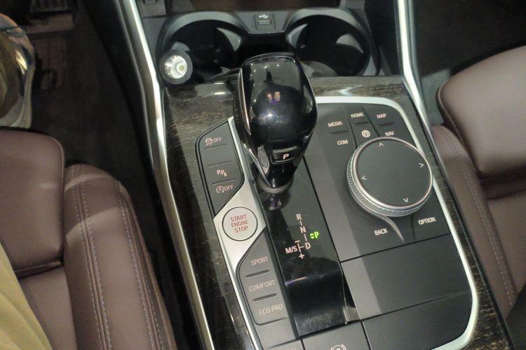 宝马3系 2021款 改款 325Li M运动套装中控内饰18