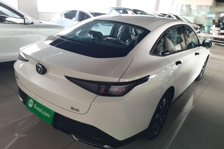 长安 逸动 2024款 1.5T GDI自动 尊贵型车身外观7