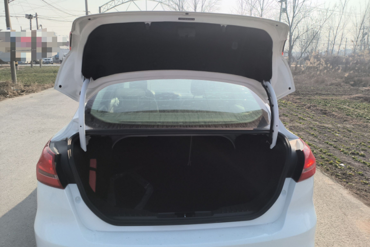 福特 福克斯 2017款 三厢 1.6L 自动舒适型智行版机舱底盘23