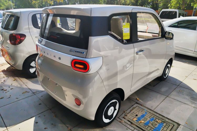 五菱汽车 宏光MINIEV 2024款 第三代 215km 青春版车身外观7