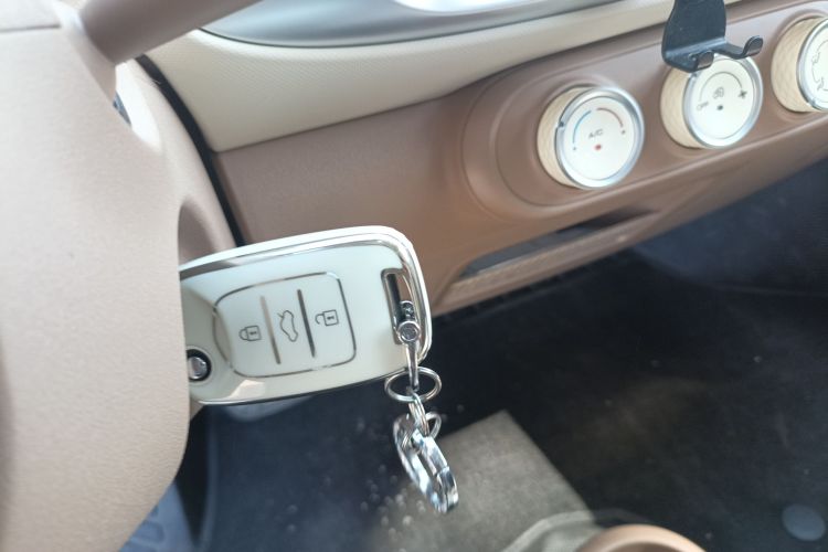 五菱汽车 宏光MINIEV 2025款 四门版 进阶款中控内饰7001