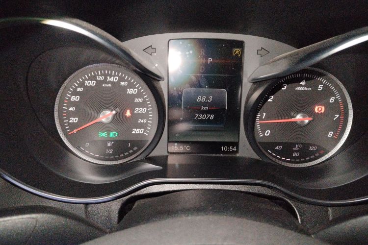 奔驰C级 2018款 C 180 L 时尚型运动版中控内饰14