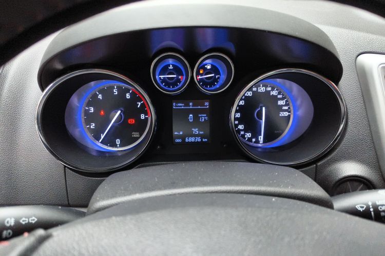 长安CS35 2016款 1.6L 手动豪华型 国V中控内饰14