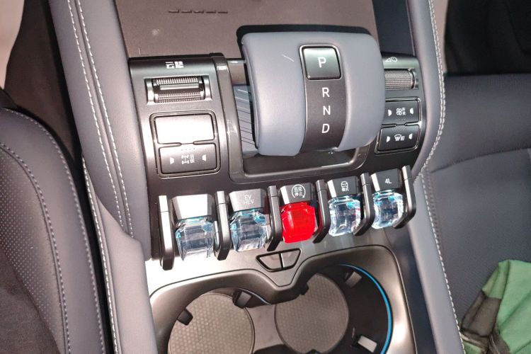 方程豹 豹5 2025款 210KM 云辇天神Ultra版中控内饰18