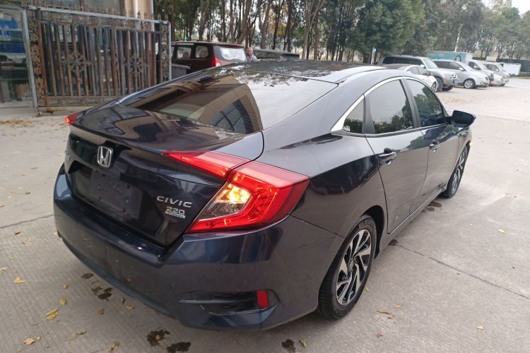 本田 思域 2016款 220TURBO CVT豪华版车身外观7