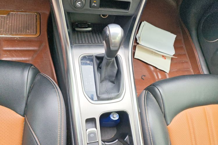 比亚迪 宋 2016款 2.0TID 自动尊贵型局部细节18