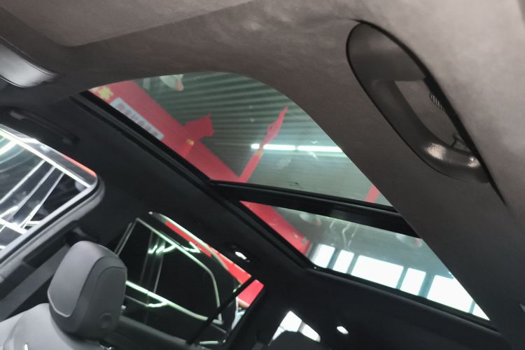 凯迪拉克XT6 2025款 2.0T 六座四驱铂金行政黑标版中控内饰22