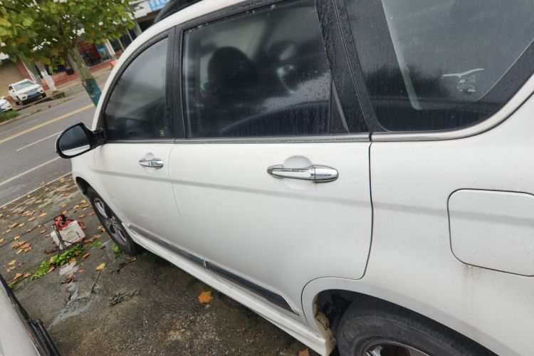 哈弗H6 2015款 升级版 1.5T 手动两驱精英型车身外观4