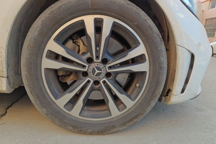 奔驰C级 2019款 C 260 运动版车身外观10