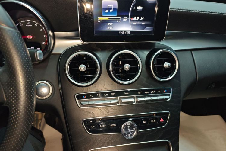 奔驰C级 2018款 C 200 L 运动版局部细节16