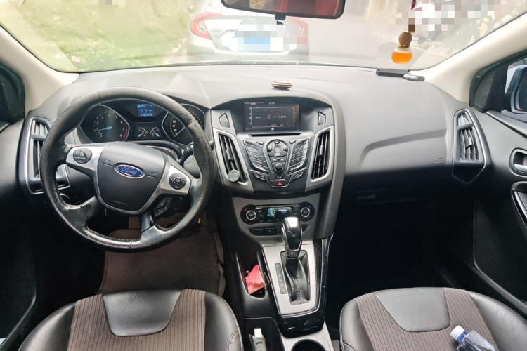 福特 福克斯 2012款 三厢 1.6L 自动风尚型中控内饰7002