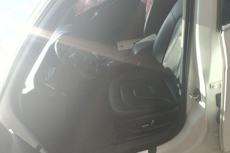 奥迪A4L 2016款 35 TFSI 典藏版 S line舒适型中控内饰19