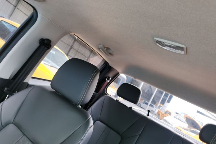 五十铃 瑞迈 2022款 2.8T经典柴油两驱舒享型长轴版JE493ZLQ6E局部细节22