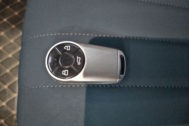 欧拉好猫 2022款 莫兰迪版 400km标准续航 两周年轻享型 磷酸铁锂中控内饰7001