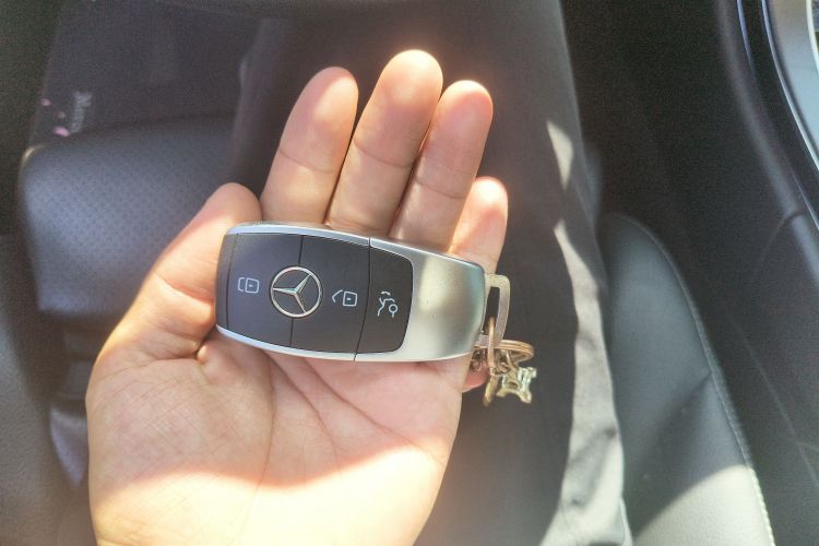 奔驰C级 2019款 C 180 L 时尚型运动版中控内饰7001