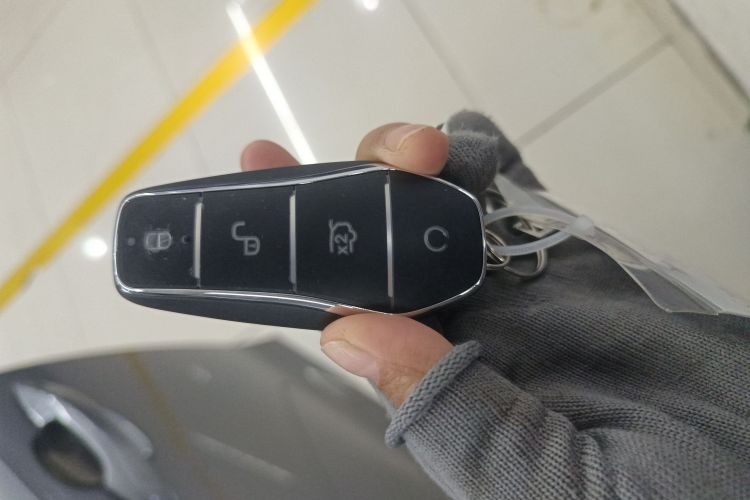 比亚迪 秦PLUS 2025款 DM-i 智驾版 55KM领先型中控内饰7001