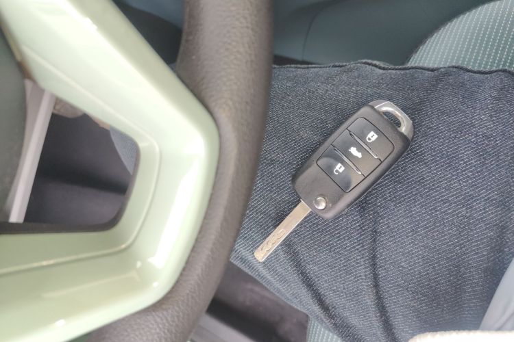 长安欧尚 奔奔E-Star 2022款 国民版 多彩限量款（快充版）磷酸铁锂中控内饰7001