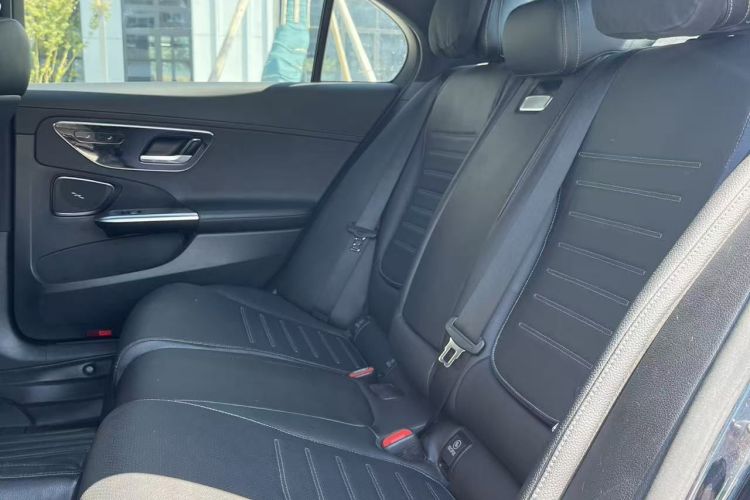 奔驰C级 2022款 C 200 L 运动版中控内饰7004