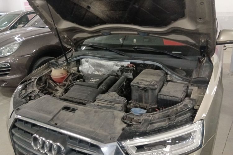 奥迪Q3 2016款 30 TFSI 风尚型机舱底盘24