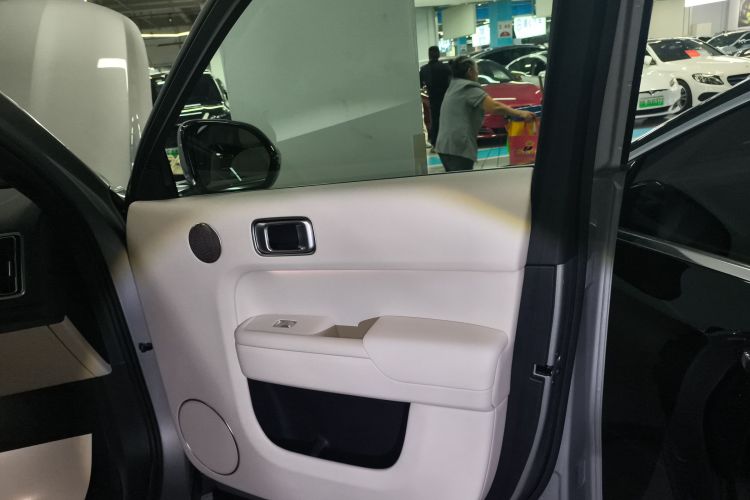 理想汽车 理想L8 2024款 Max中控内饰42