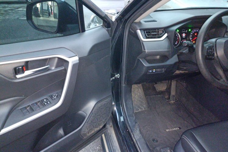 丰田 威兰达 2020款 2.0L CVT两驱豪华版中控内饰20