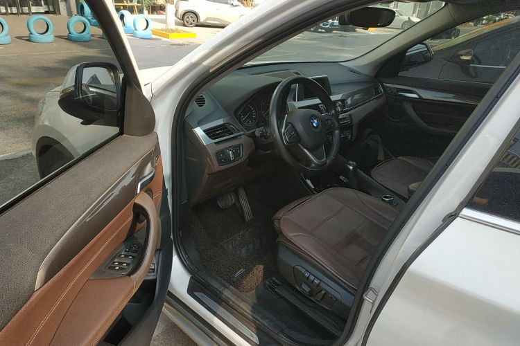 宝马X1 2016款 sDrive20Li 豪华型中控内饰20