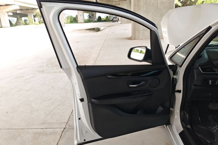 宝马2系旅行车 2018款 218i 时尚型中控内饰47