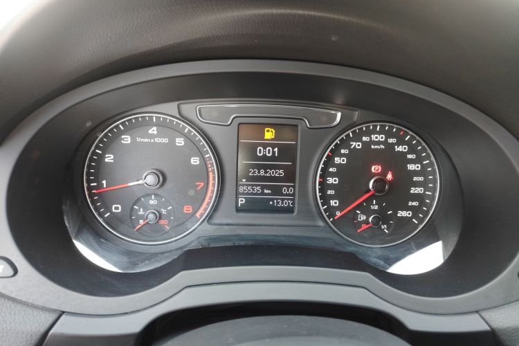 奥迪Q3 2018款 30周年年型 35 TFSI 时尚型中控内饰14