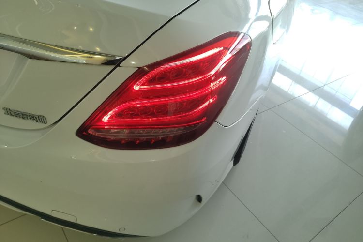 奔驰C级 2018款 C 180 L 时尚型运动版车身外观9