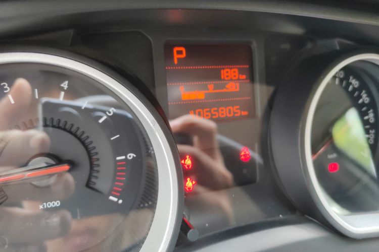 雪铁龙C3-XR 2017款 1.6L 自动时尚型中控内饰15