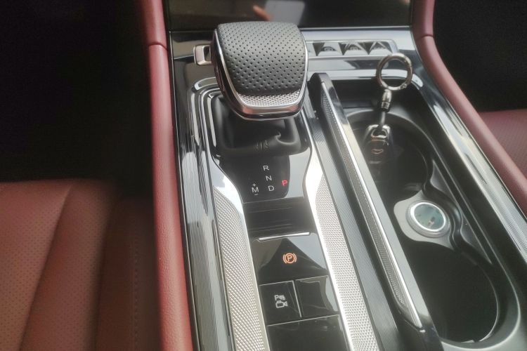 红旗H5 2025款 1.5T DCT玄影版中控内饰18