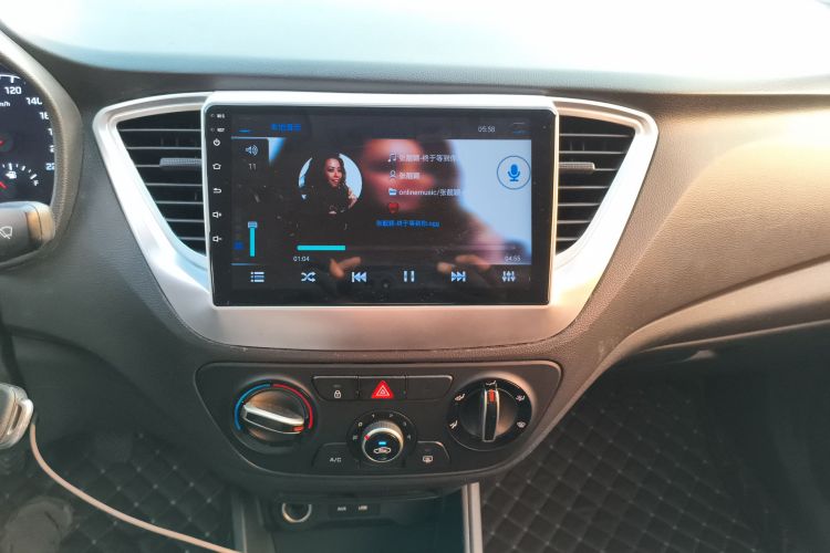 现代 悦纳 2016款 1.4L 手动炫酷版GLS中控内饰16