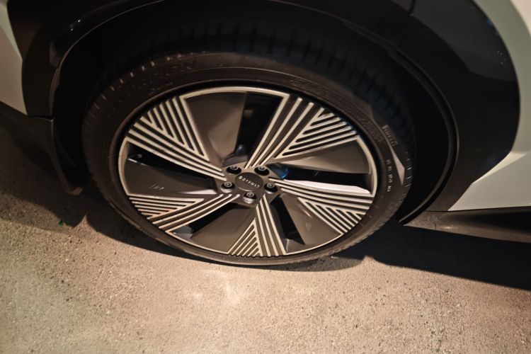 领克08 EM-P 2023款 220km 时间限量版车身外观6008